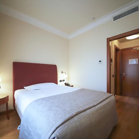 Monica Hotel Fiera Pregnana Milanese Exterior foto