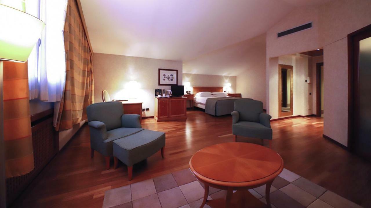 Monica Hotel Fiera Pregnana Milanese Exterior foto
