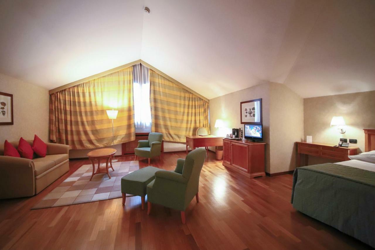 Monica Hotel Fiera Pregnana Milanese Exterior foto